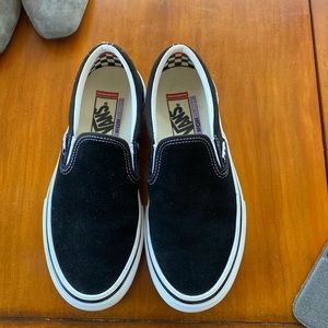 VANS like new black suede slip ons unisex - men’s 7.5/women’s 9.5